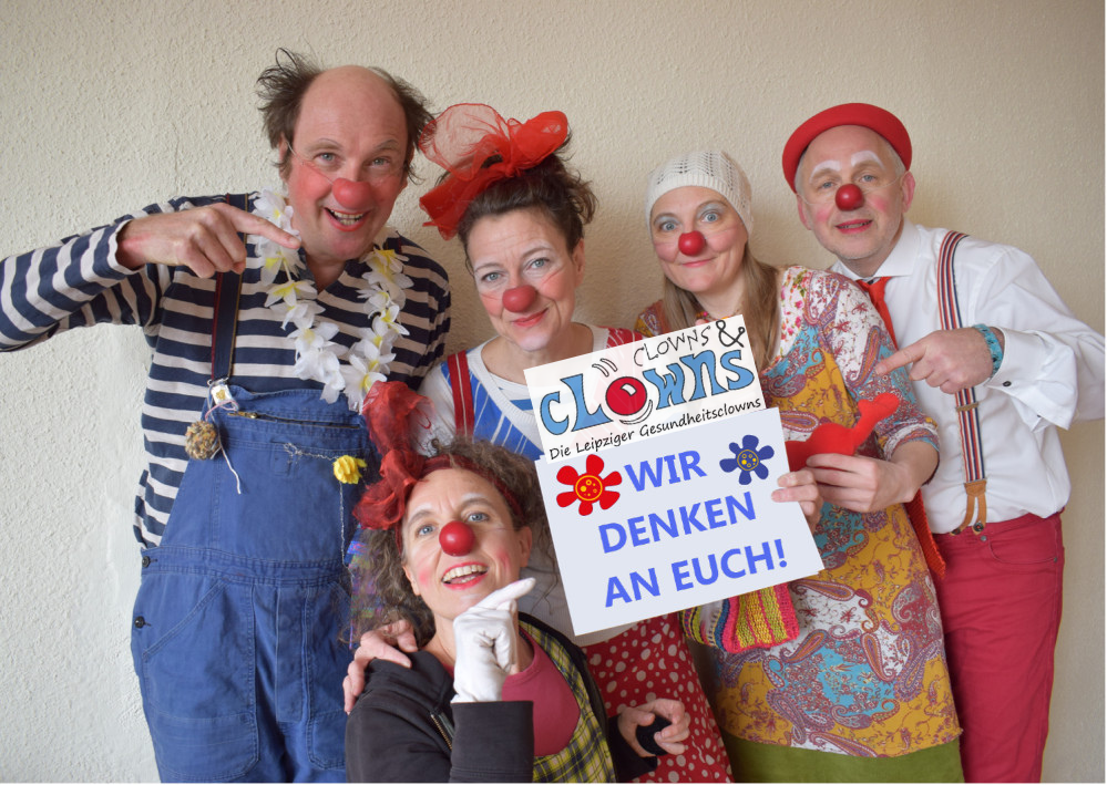 Clowns und Clowns mit Schild wir denken an Euch - R.SA Spendenmarathon 2020