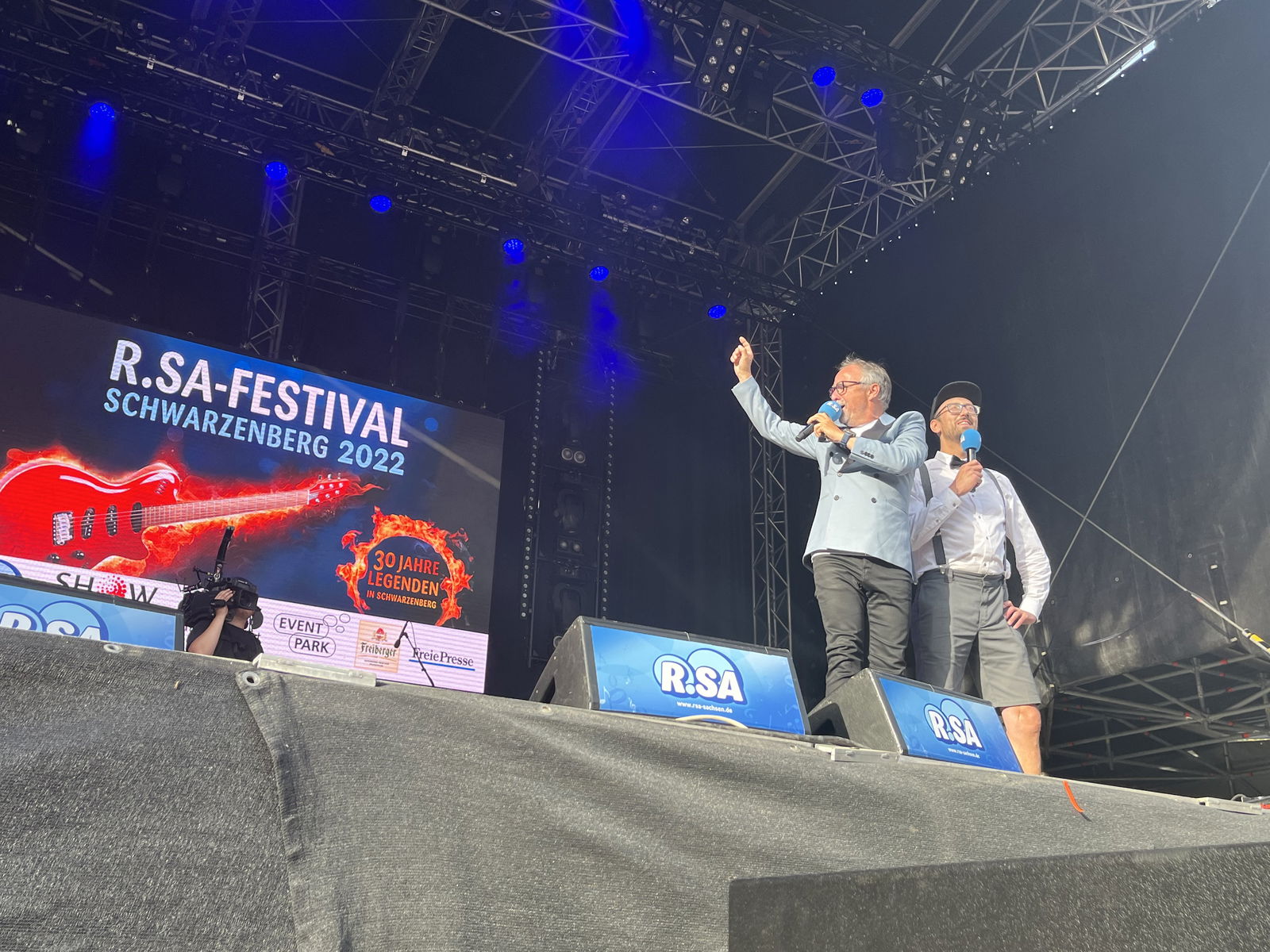 Jürgen Karney und Neumi auf der Bühne