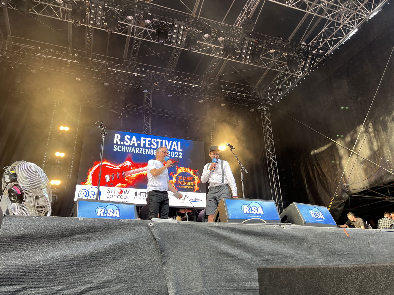 Jürgen Karney und Neumi auf der Bühne