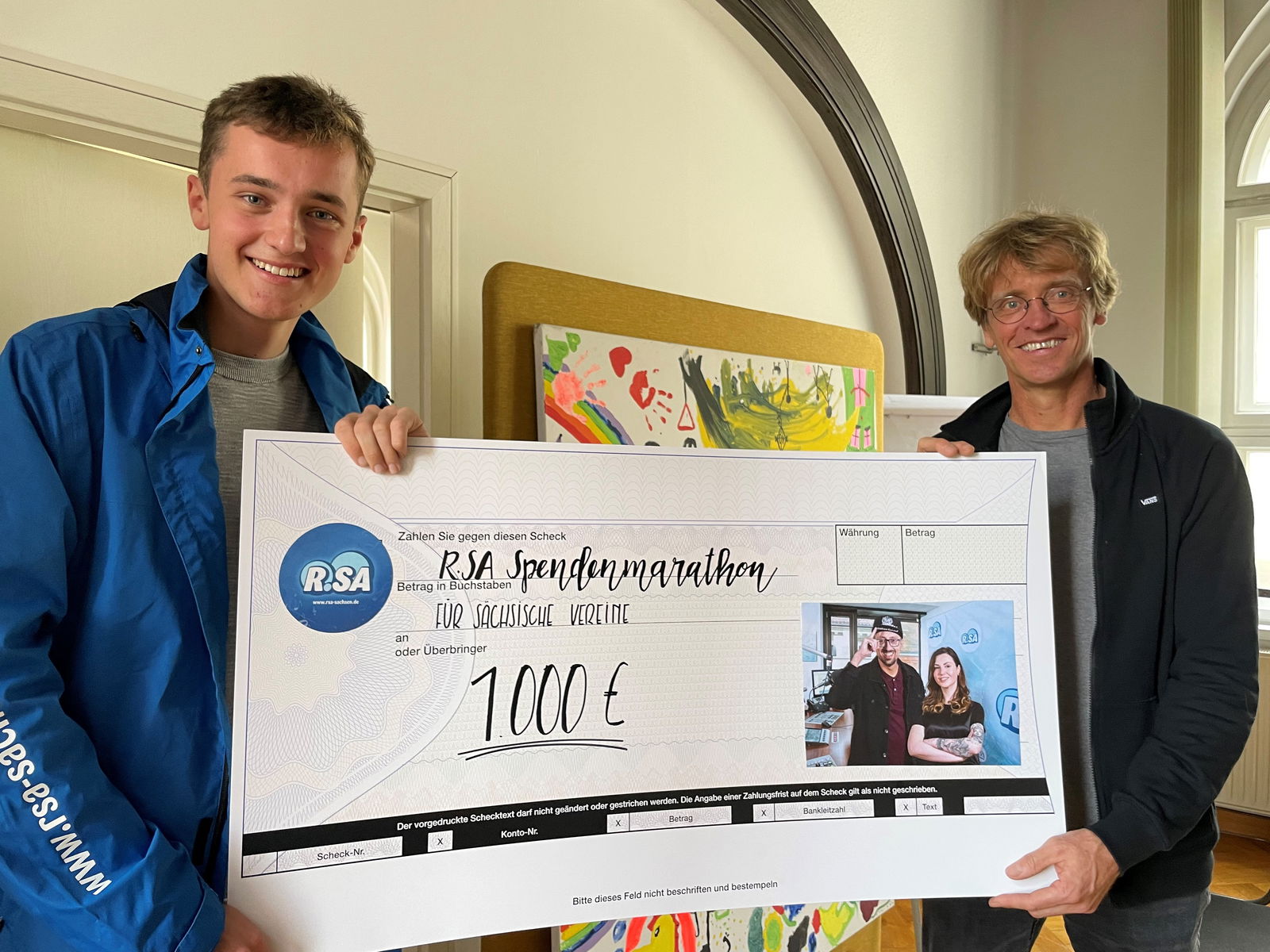 Scheckübergabe Elterninitiative Krebskranke Kinder e.V.