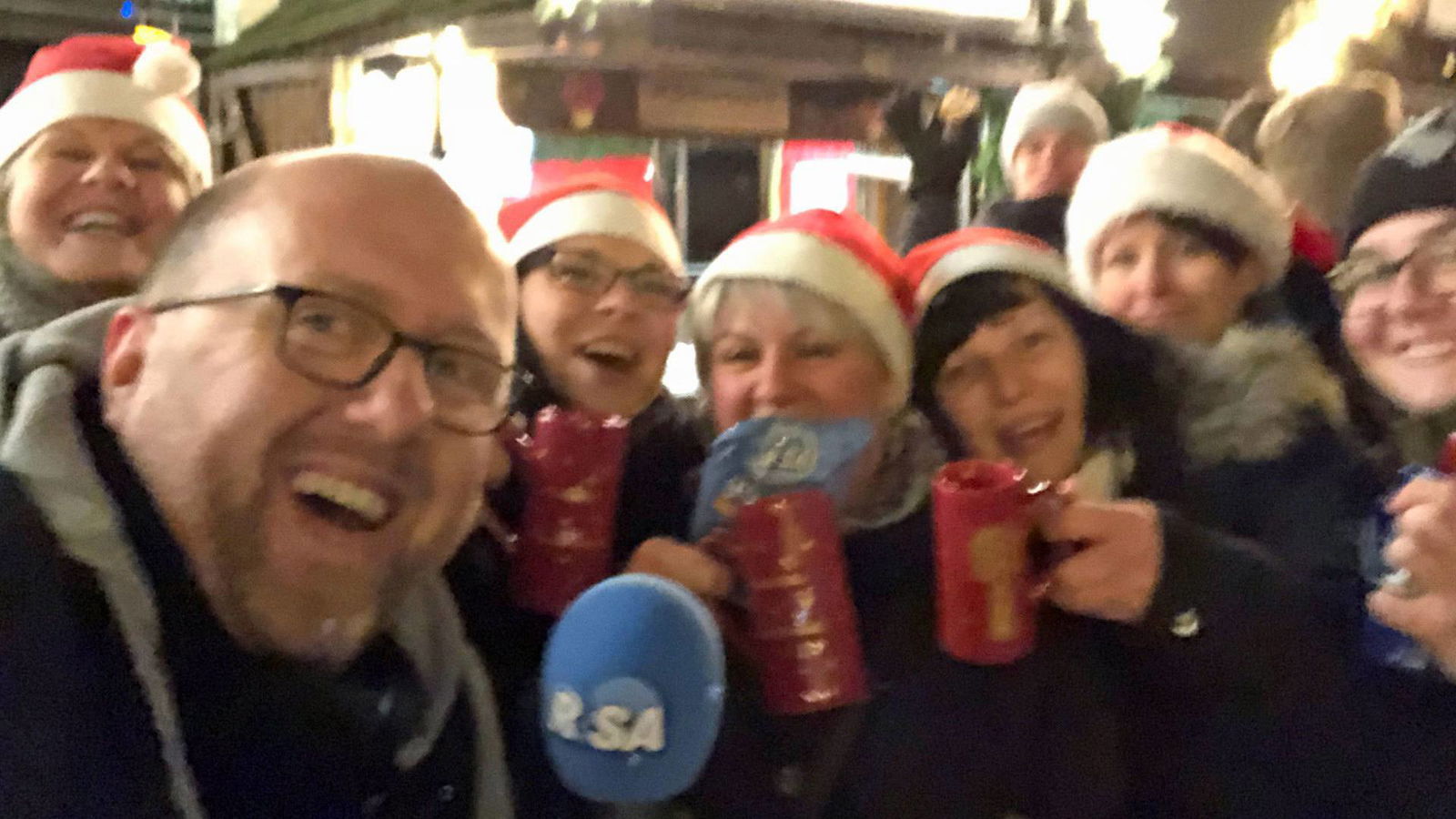 Pegeltester Marcus Poschlod mit Mandy und ihrer Truppe in Chemnitz