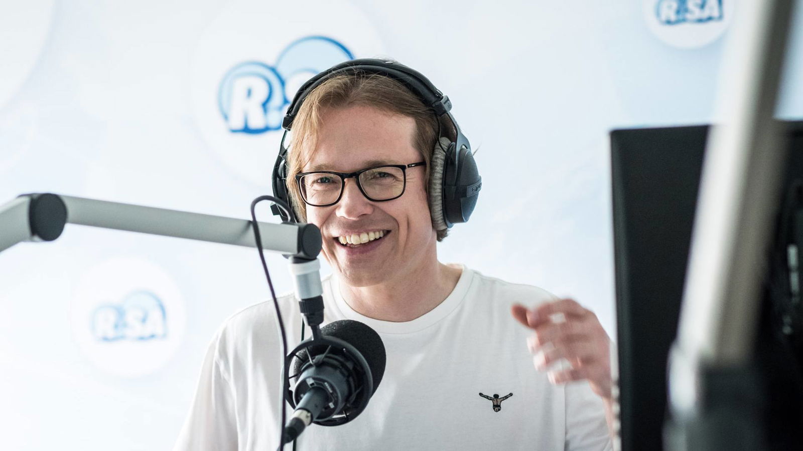 Christoph Schneider mit Kopfhörern 1080