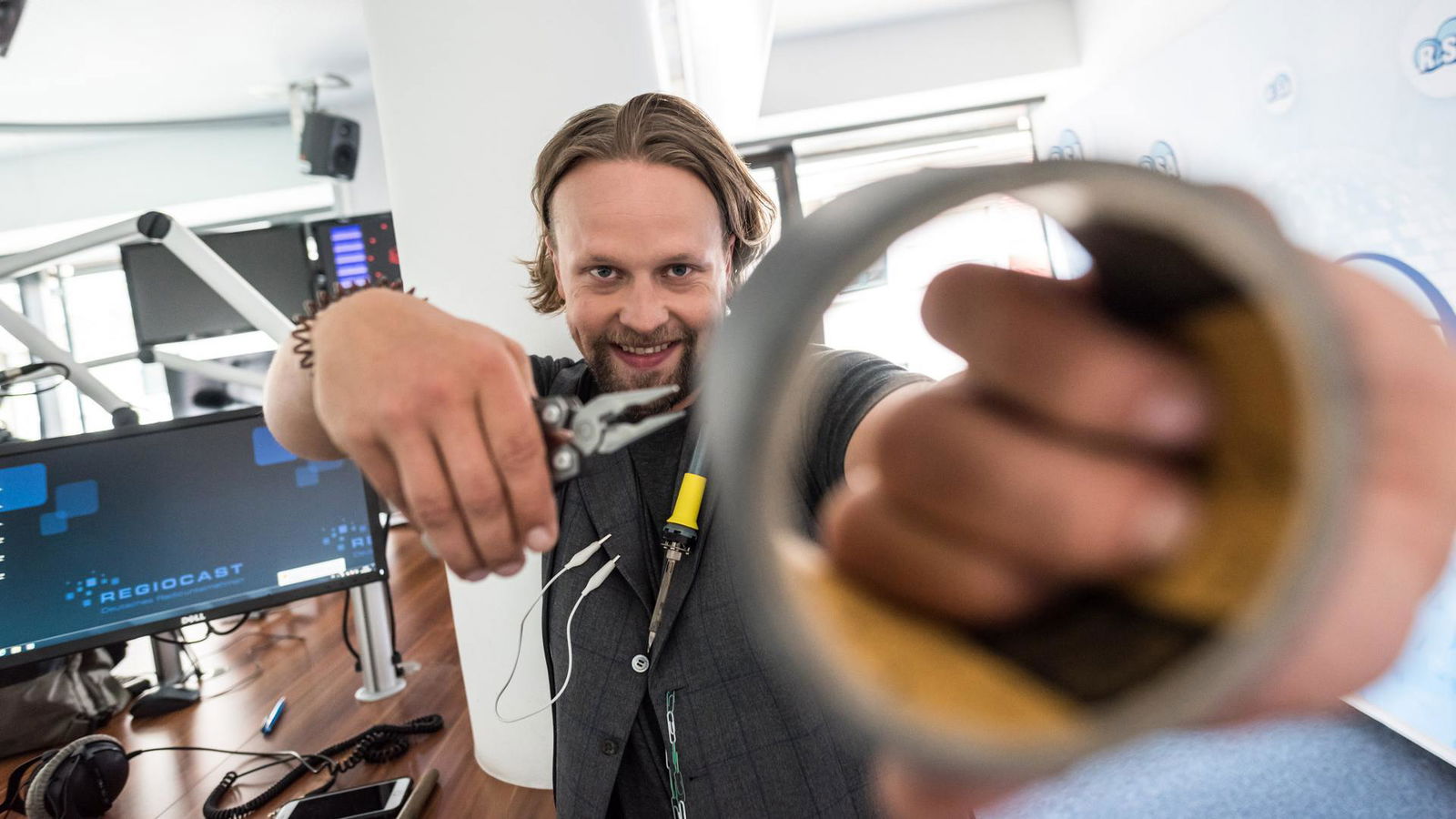 Martin Lobst im Studio mit Technik 1080