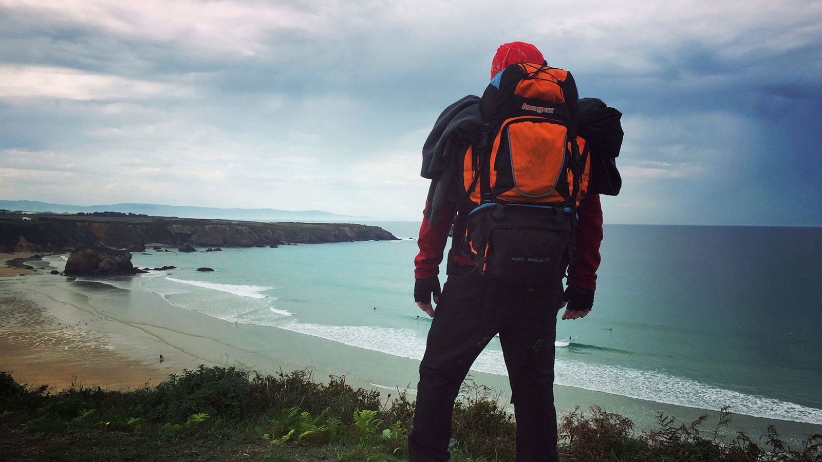 Poschi auf dem Jakobsweg, Klippe
