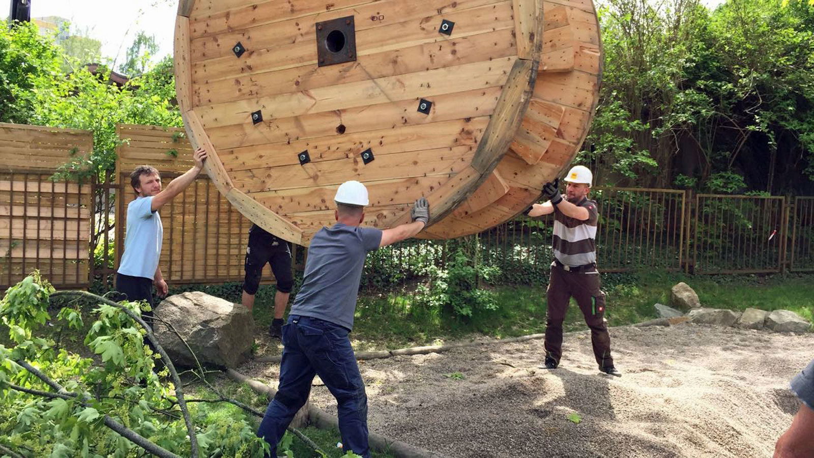 Da ist sie, die Kabelholzspule für die Kita Unikat